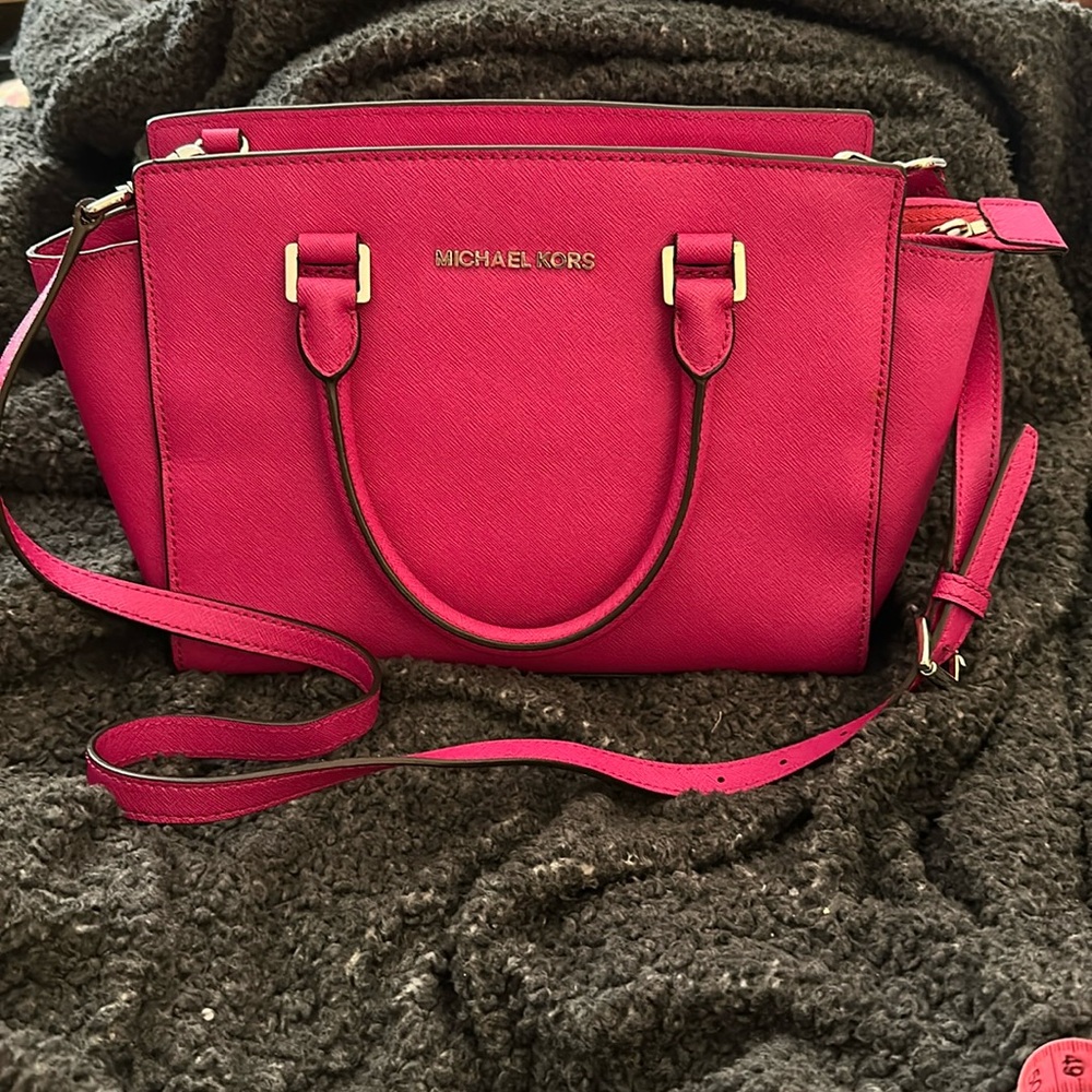 Micheal kors Selma Purse in hot pink 💗 💕 Excellent Condition Size Medium